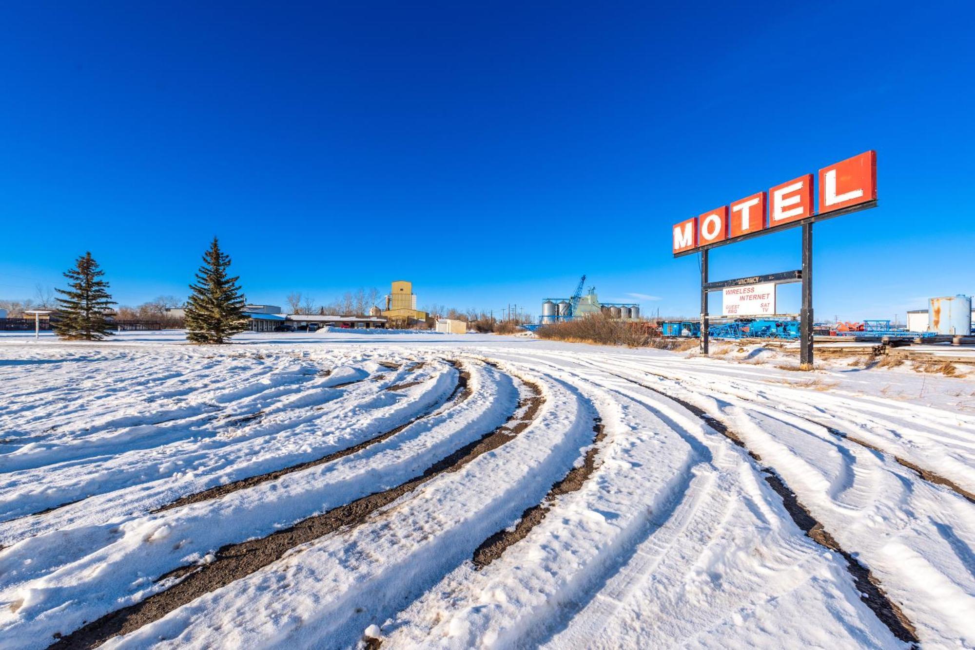 Beiseker Blue Horse Motel מראה חיצוני תמונה