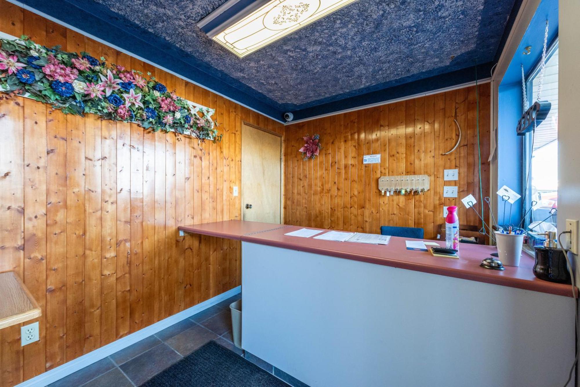 Beiseker Blue Horse Motel מראה חיצוני תמונה