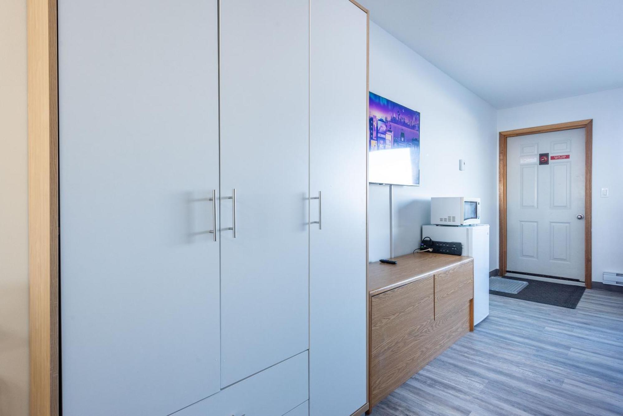 Beiseker Blue Horse Motel מראה חיצוני תמונה